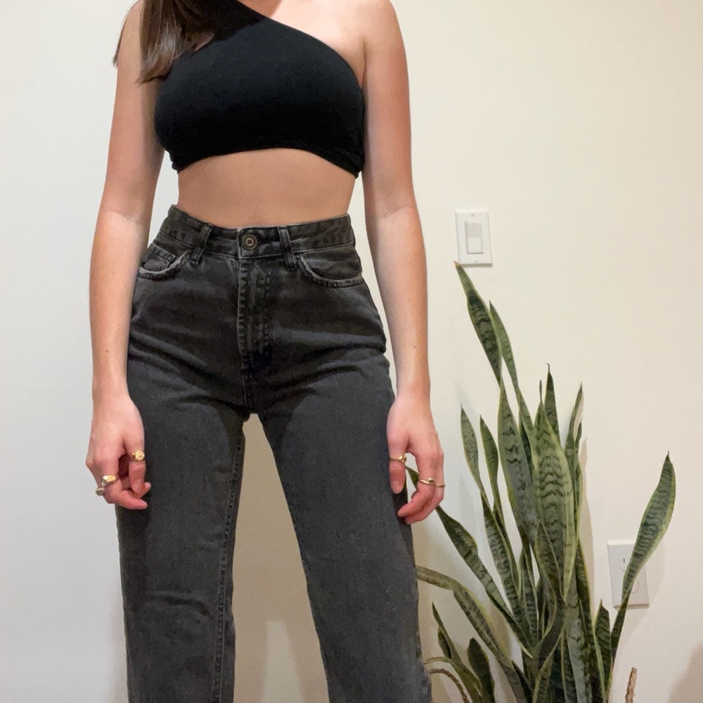 Black high-waisted BDG straight leg jeans, size 25
